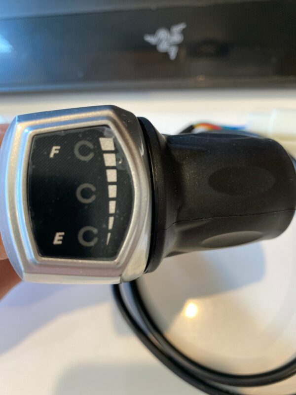 E BIKE RIDE 10" - THROTTLE ASSEMBLY