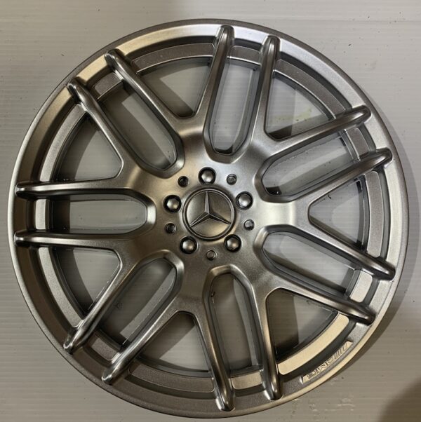 MERCEDES BENZ GLS-63 AMG HUB CAP